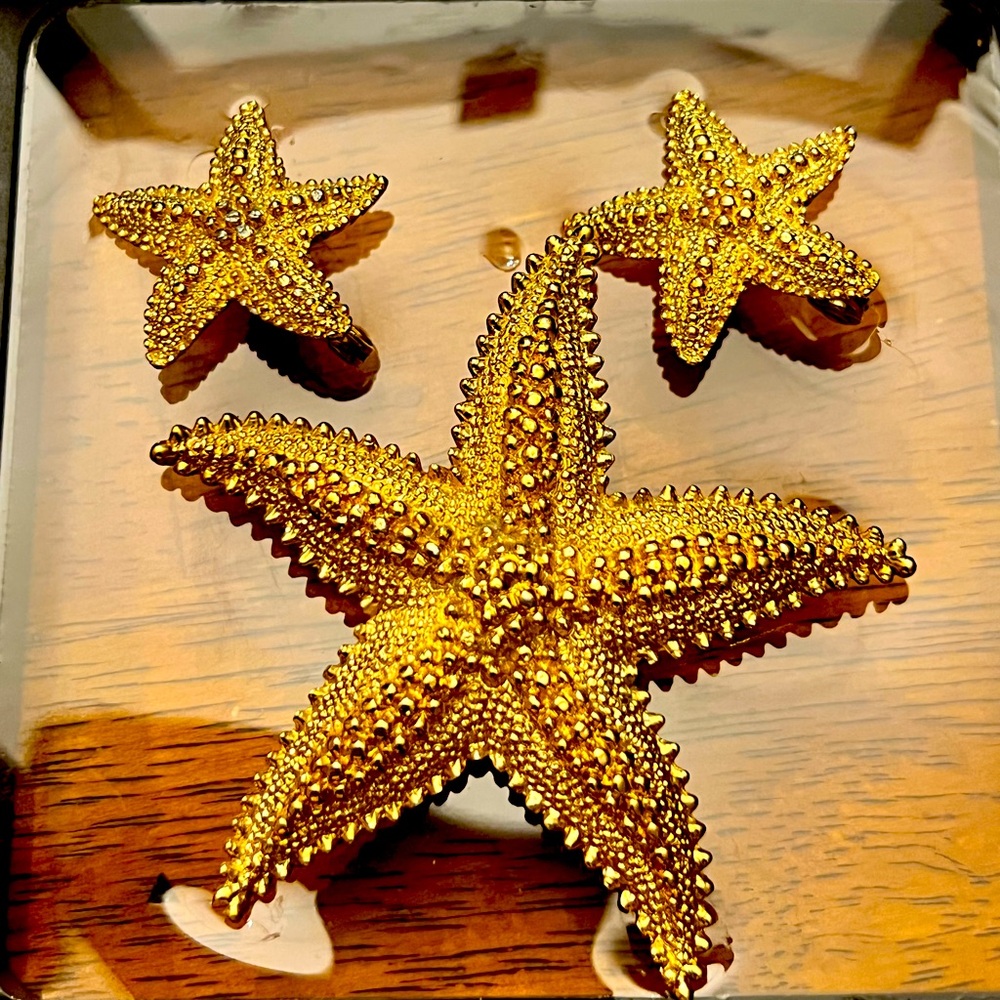 SIGNED MONET Gold Starfish Jewelry Set